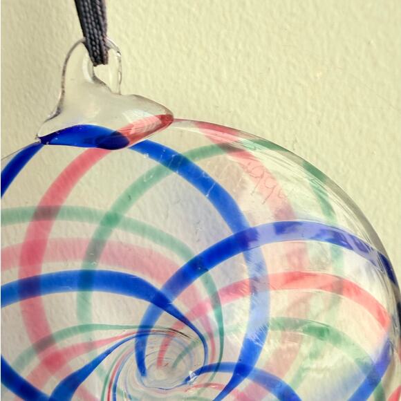 Vintage Vitrix Hand Blown Glass Disc Ornament Signed Spiral Blue Pink Green 1994 - Picture 3 of 8